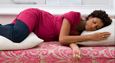 Sleeping With Pillow Between Legs; Can It Benefit Pregnant Women